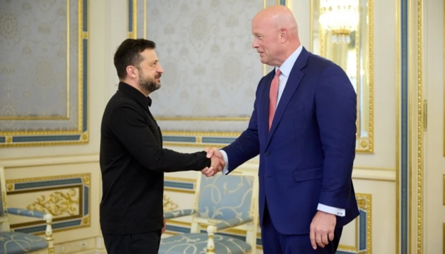 Президент Володимир Зеленський під час зустрічі з послом США при НАТО Метью Вітакером та командувачем Спеціальної місії НАТО