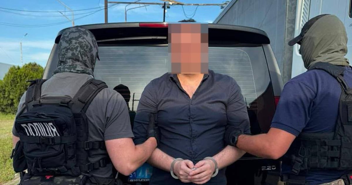 Екстрадований колишній народний депутат після передачі українським правоохоронцям