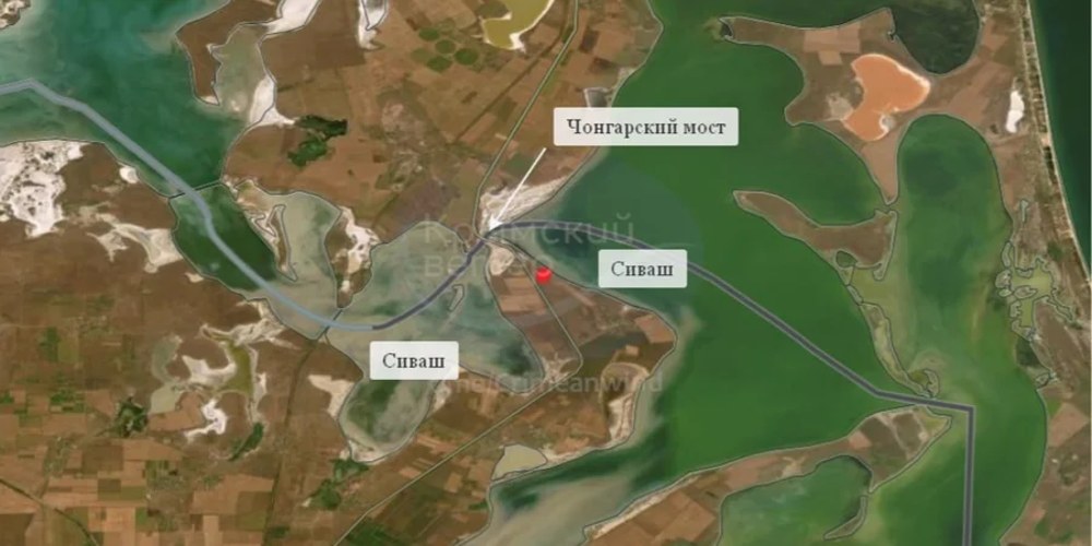 Супутникові знімки пожеж біля двох АЗС на виїзді з Джанкоя та біля дороги на південь від Чонгарського мосту, оприлюднені