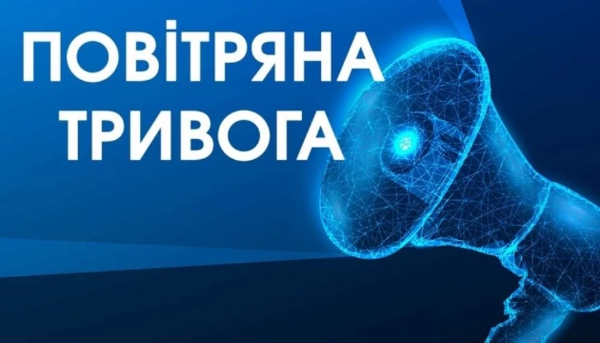 Нічне місто Дніпро під час серії вибухів