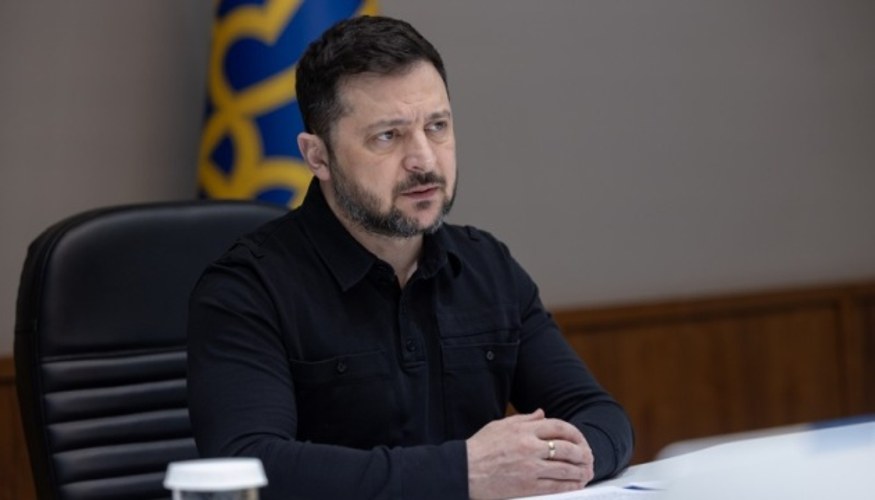 Президент України Володимир Зеленський під час зустрічей з командирами корпусів та підготовки до засідання Ставки
