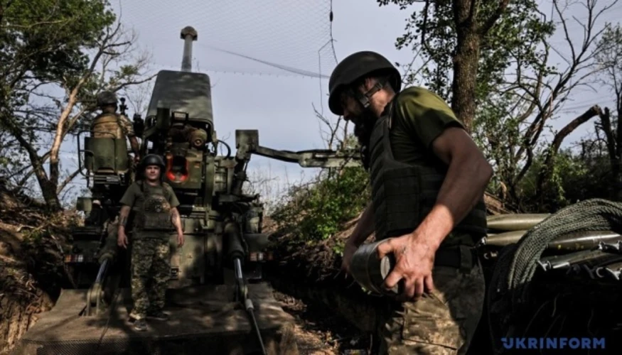 Карта бойових дій із позначеними напрямками ударів, найбільше зіткнень на Костянтинівському напрямку