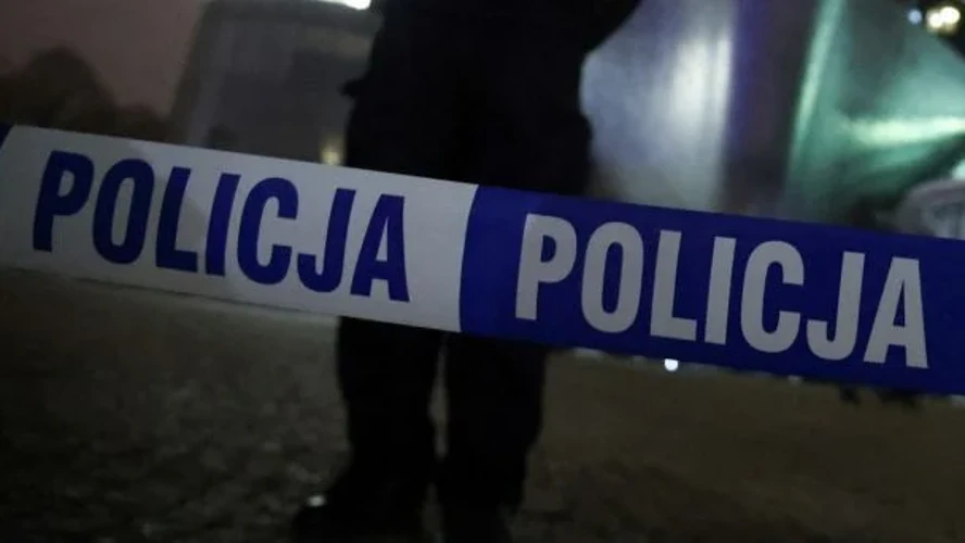 Вирва діаметром близько 10 метрів у Тарнаві-Колонії після падіння невідомого об'єкта 30 липня 2026 року.