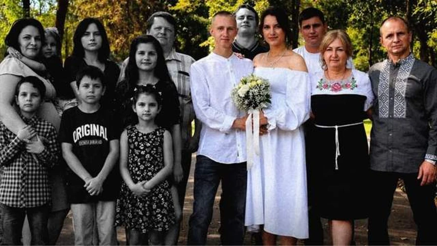 Руїни приватного будинку родини Воронових у селищі Радушне після влучення російської ракети; родина Воронових