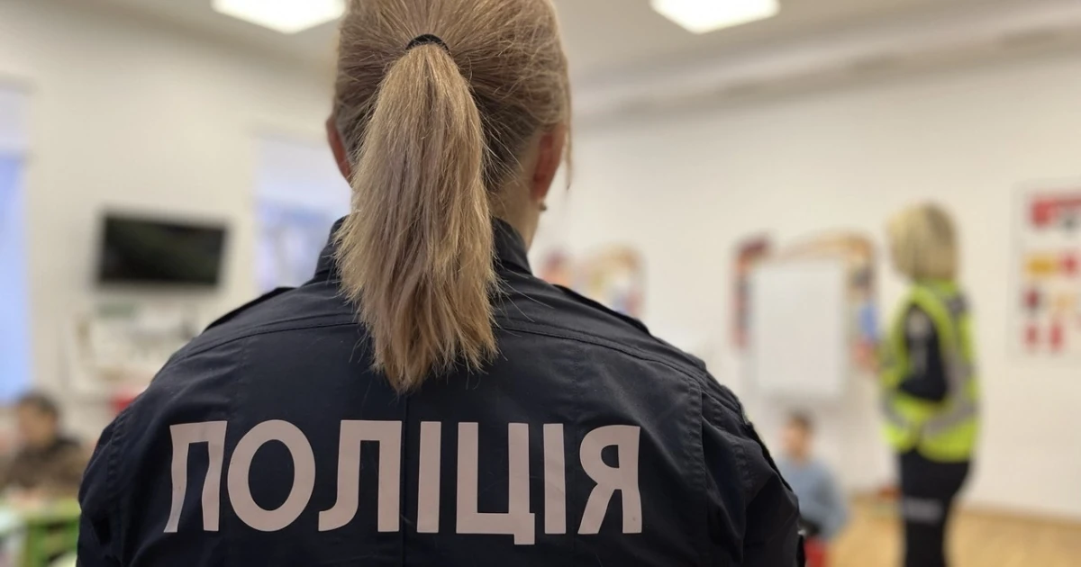 Місце інциденту на вулиці Космонавтів, 77 в Одесі, де невідомий відкрив вогонь по співробітниках ТЦК