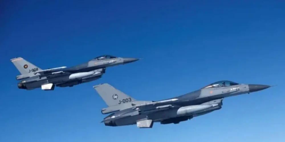 Грецькі винищувачі F-16 у повітрі, ілюстративне фото