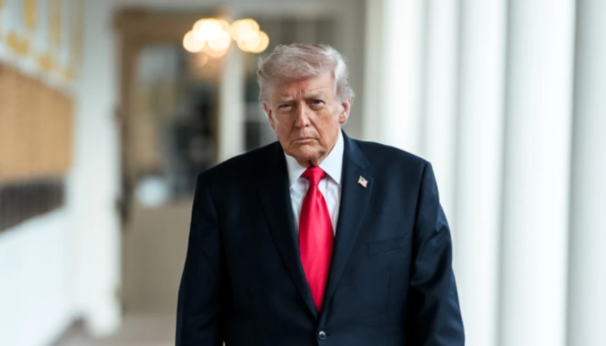 Дональд Трамп під час спілкування з журналістами в Овальному кабінеті Білого дому
