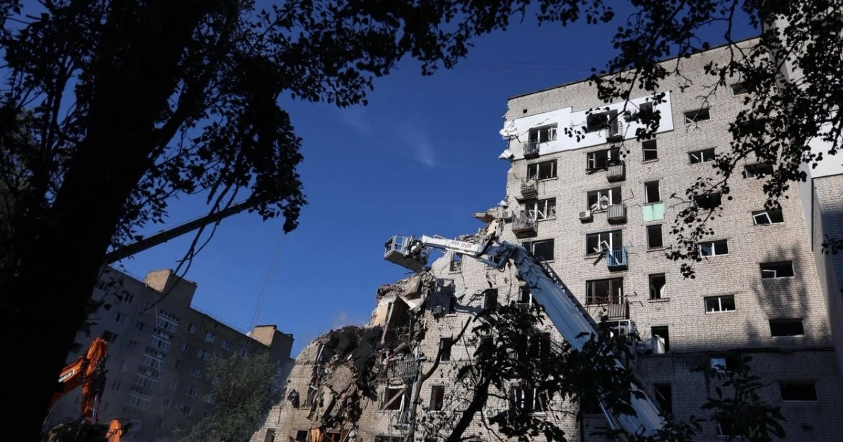 Пожежа на АЗС у Києві після російського удару